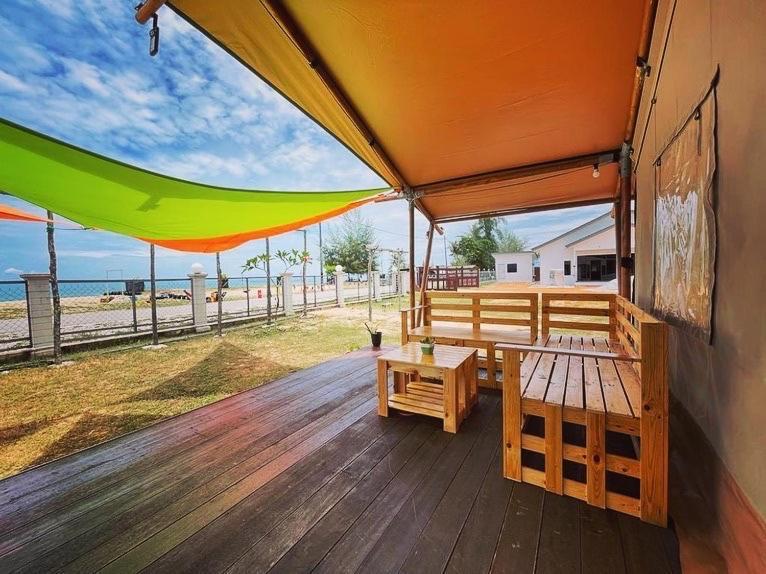 Rembulan Escape - Beachfront Safari Tent Kampung Penarik Exteriér fotografie